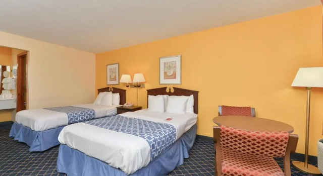 Четырёхместный номер Standard Econo Lodge Battleboro - Rocky Mount I-95