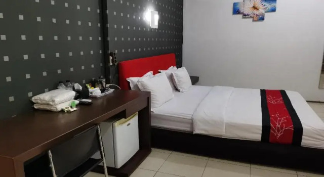 Suite OYO 90075 Feliz Hotel
