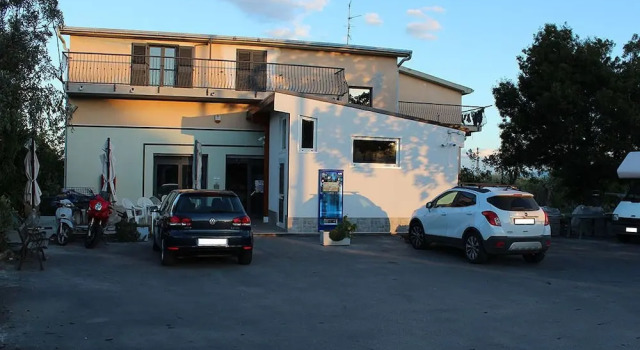Follow Me B&B, Забронировать Отель «постель и завтрак» Отели Побережья Абруццо с парковкой, Парковка
