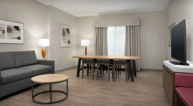 Люкс Hilton Garden Inn Philadelphia-Fort Washington