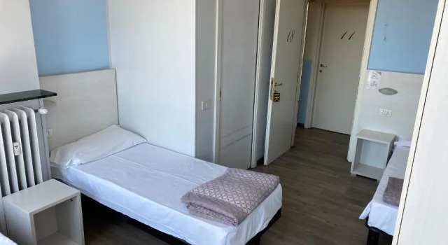 Кровать в общем номере (мужской номер) Hotel Kennedy