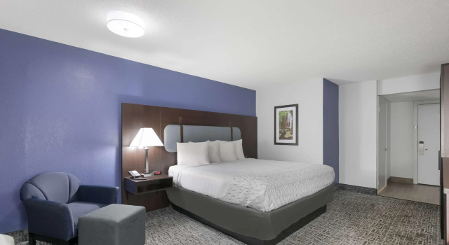 SureStay Plus Hotel by Best Western Gatlinburg, Забронировать Отель Отели Гатлинберг с парковкой, рядом с Amazing Mirror Maze, Парковка