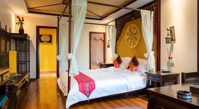 Floral Hotel Roaring Elephant