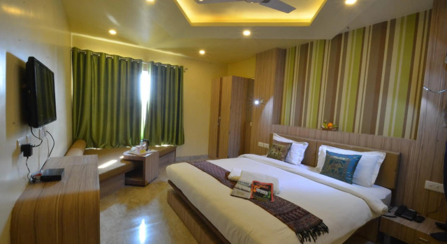 OYO Premium Assi Ghat