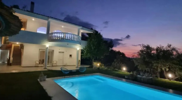 HEAVENLY VIEWS-3- Elegant& Chic, Apartment, Close to the Beach!, Забронировать Апартаменты/квартира Отели Оропос с бассейном, Бассейн
