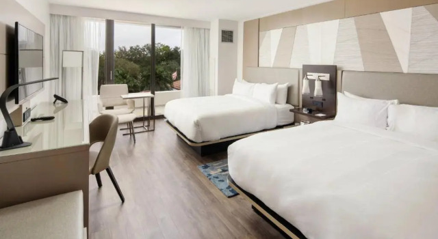 Четырёхместный номер Deluxe Palm Beach Gardens Marriott