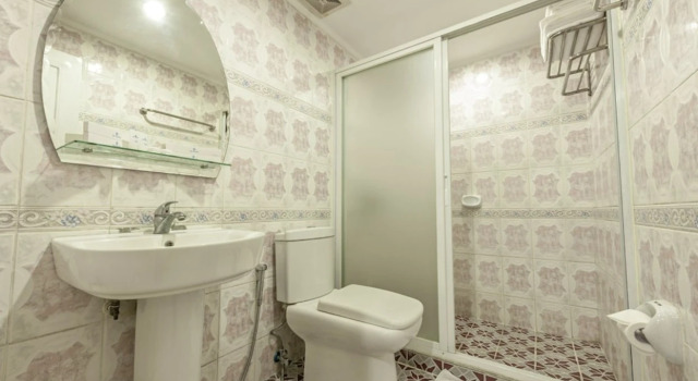 Полулюкс Oyster Plaza Hotel