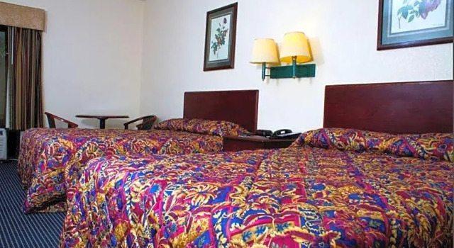 Четырёхместный номер Standard Country Hearth Inn-Union City