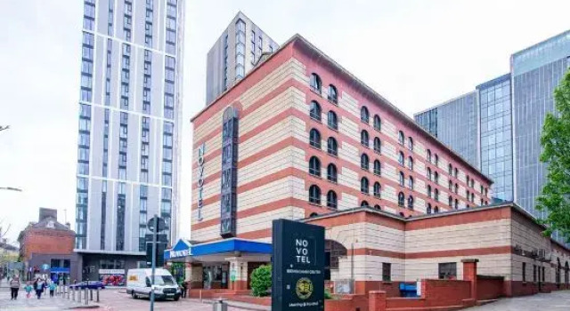 Two-bed Luxury Apartment B12LS by Live Comfortably