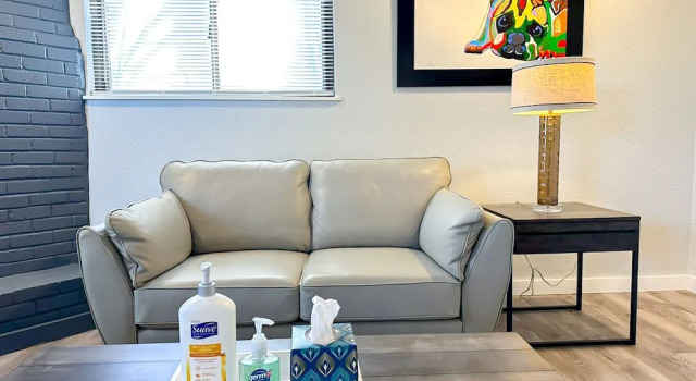 Vintage Gem in Prime Location Cozy 1BR Oasis, 预订 公寓 俄克拉何马城 俄克拉何马州