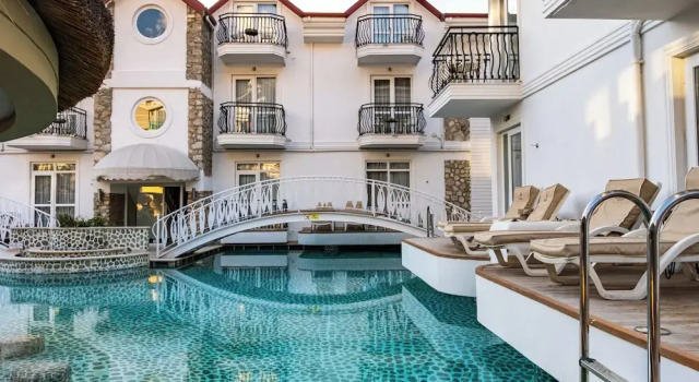 Двухместный номер Deluxe Pinehill Hotel & Suites