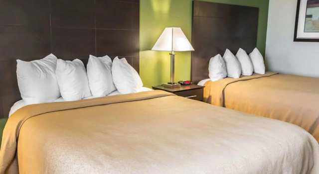 Четырёхместный номер Standard Quality Inn Chesterton near Indiana Dunes National Park I-94