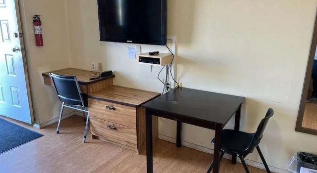 Четырёхместный номер Standard Kings Court Motel