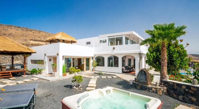 Вилла Villa Palacio and Yurt - 2 Pools - Hot Tub - Fantastic Sea Views