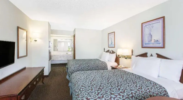 Номер Standard Days Inn by Wyndham West Point