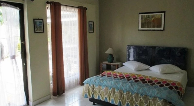 Nirwana Guest House & Villa