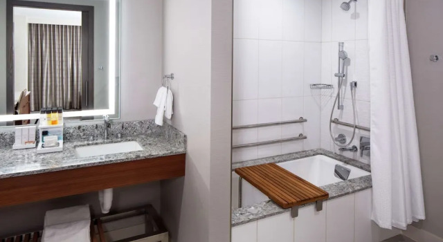 Четырёхместный люкс с 2 комнатами Hilton Rochester Mayo Clinic Area