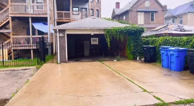 3BD/2BA in Historic Hyde Park Neighborhood w/ Parking Near University of Chicago, Забронировать Отель Hyde Park Чикаго, рядом с Художественный музей "Смарт" Чикагского университета