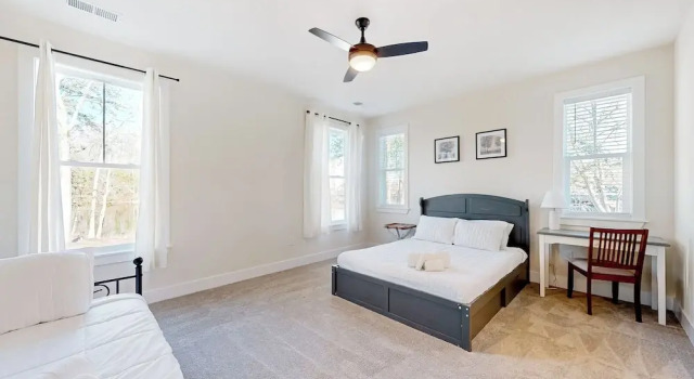 3BR Riverfront Home w/ Kayaks & Game Room, Забронировать Дом для отпуска Коттеджи Philadelphia Metropolitan Area, Коттедж