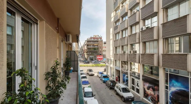 Stylish, 3-brdm Family Apartment near Acropolis!, Забронировать Апартаменты/квартира Афины Острова Саронического залива - Аттика, рядом с Холм Филопаппос