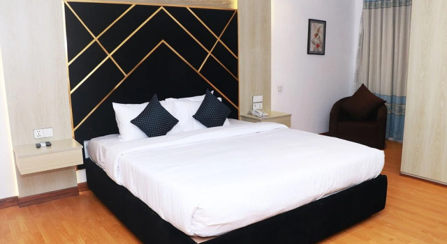 Люкс Royal Royal Raj Hotel & Condominium