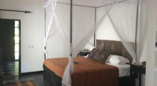 Chawton House East, Prenota Hotel Godauda Southern Province