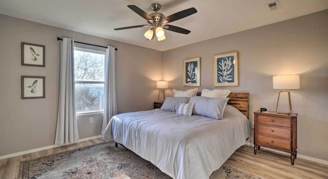 Sunny Family-friendly Branson Home!, Забронировать Апартаменты/квартира Отели Table Rock Lake с парковкой, Парковка