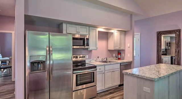 Relax Fireside! Retreat 16 Mi to Camelback Resort, Prenota Resort Brodheadsville Stati Uniti