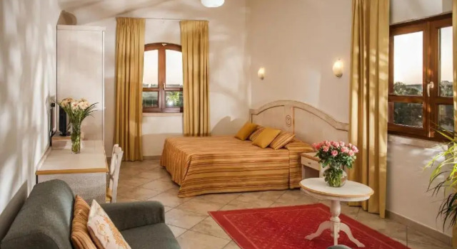 Четырёхместный номер Standard с видом на море Hotel Raffael PHG