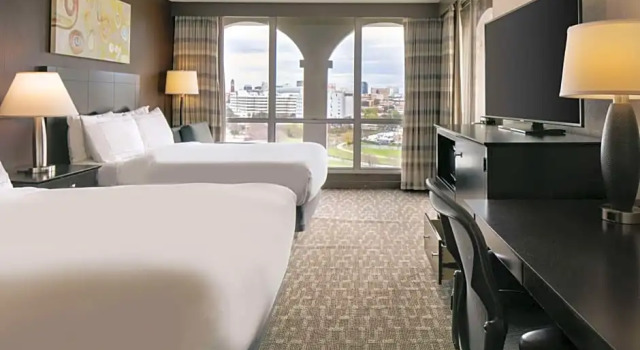 Номер с балконом DoubleTree by Hilton Dallas Market Center