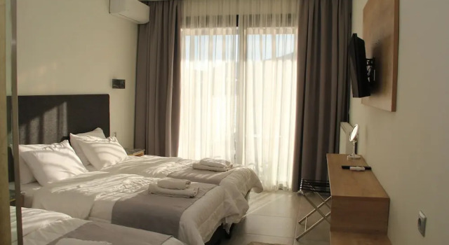 Трёхместный номер Standard с балконом Alexiou Hotel