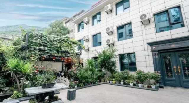Jiuzhaigou Yueting Mountain Residence Homestay, Prenota Hotel Hotel a Ngawa con parcheggio, Parcheggio