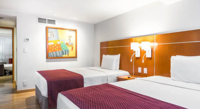 Четырёхместный номер Eurostars Zona Rosa Suites