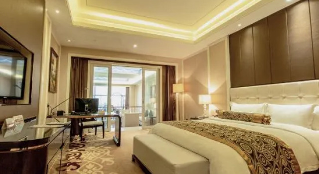 Люкс Oriental International Hotel