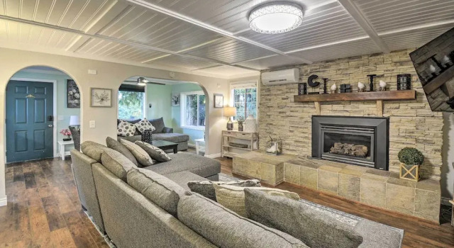 Spacious Home w/ Yard, 20 Miles to Olympic NP, 예약 휴가용 주택 세큄 