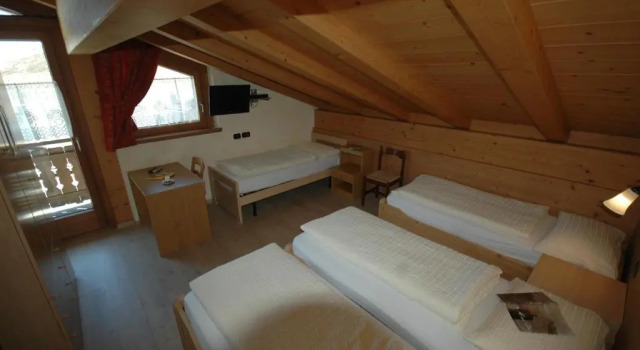 Standard Vierer Zimmer Dachboden Hotel La Tea