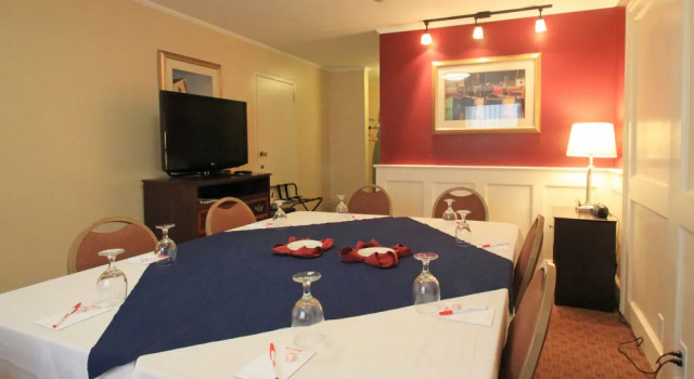 Zackery's Restaurant At Fireside Inn and Suites, 预订 酒店 波特兰 缅因州
