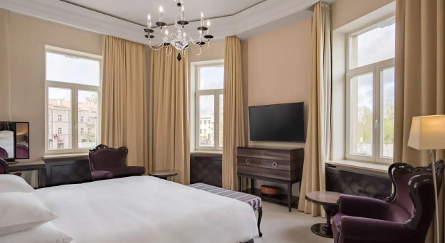 Двухместный люкс Grand Grand Hotel Vilnius, Curio Collection by Hilton