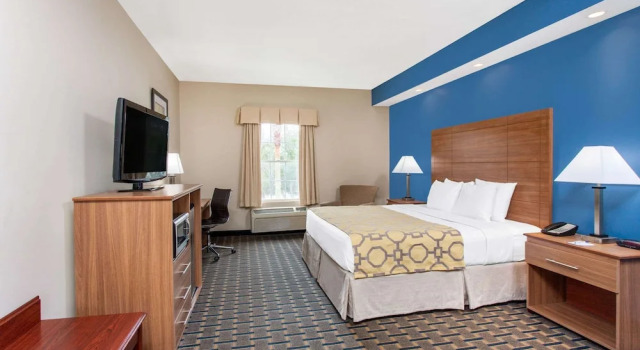 Двухместный люкс c 1 комнатой Baymont by Wyndham Jacksonville/Butler Blvd