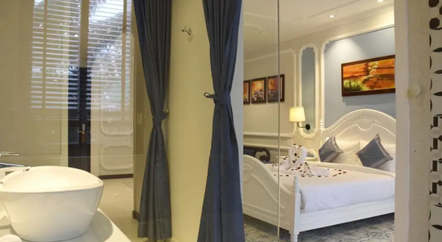 Люкс с видом на бассейн Hoi An Rosemary Boutique Hotel & Spa - A Peaceful Retreat