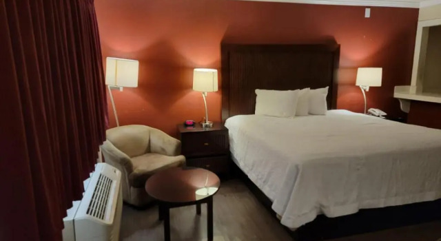 Студия Mission Inn and Suites