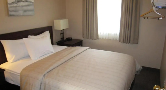 Quadruple suite 2 chambres Days Inn by Wyndham Golden