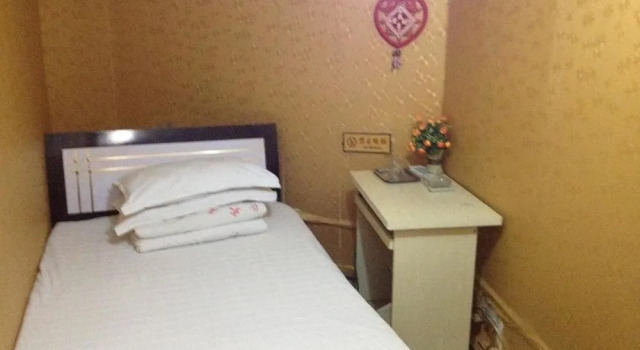 Yueliangwan Fashion Hostel, Book Hostel Erqi District 