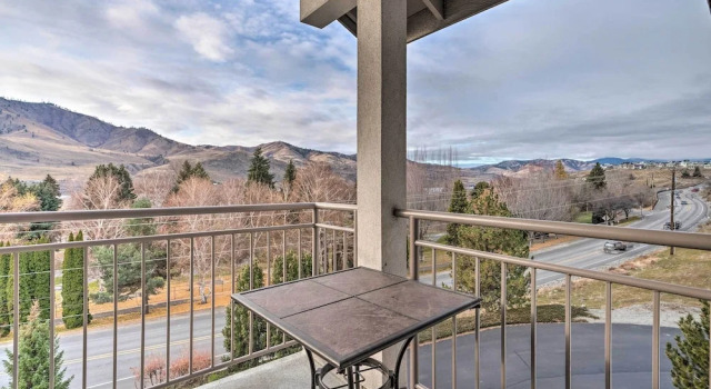 Апартаменты с 2 комнатами Chic Chelan Condo w/ Balcony, Walk to Lake & Dtwn!