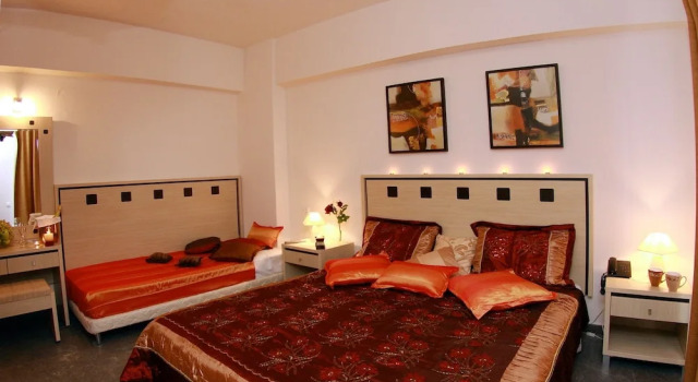 Трёхместный номер Standard с балконом Nancy Hotel