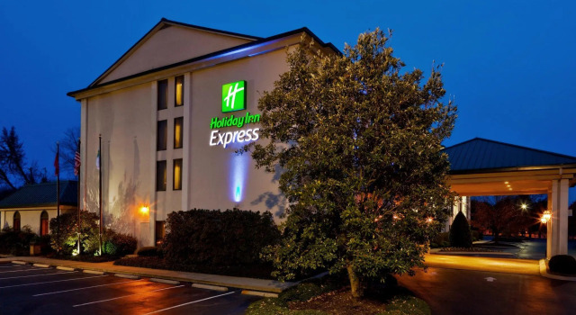 Четырёхместный номер Standard Holiday Inn Express Nashville-Hendersonville by IHG