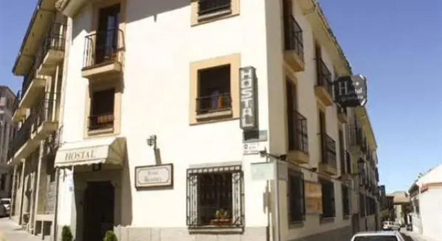 Hostal Alcántara, Забронировать Отель Отели Авила с парковкой, рядом с Церковь Сан-Педро, Парковка