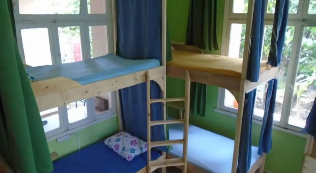 Кровать в общем номере Lotus Garden Hostel Izmir
