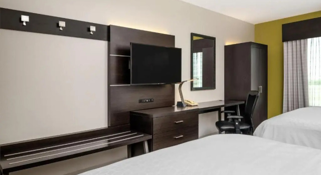 Четырёхместный номер Standard Holiday Inn Express Hotel & Suites Florence I-95 at Hwy 327 by IHG