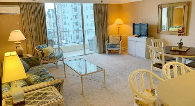 Апартаменты Deluxe Vacation Rental Studios at Royal Garden Waikiki